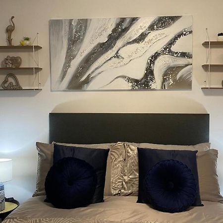 Bv Homely Studio Fourteen At Deighton Huddersfield Buitenkant foto